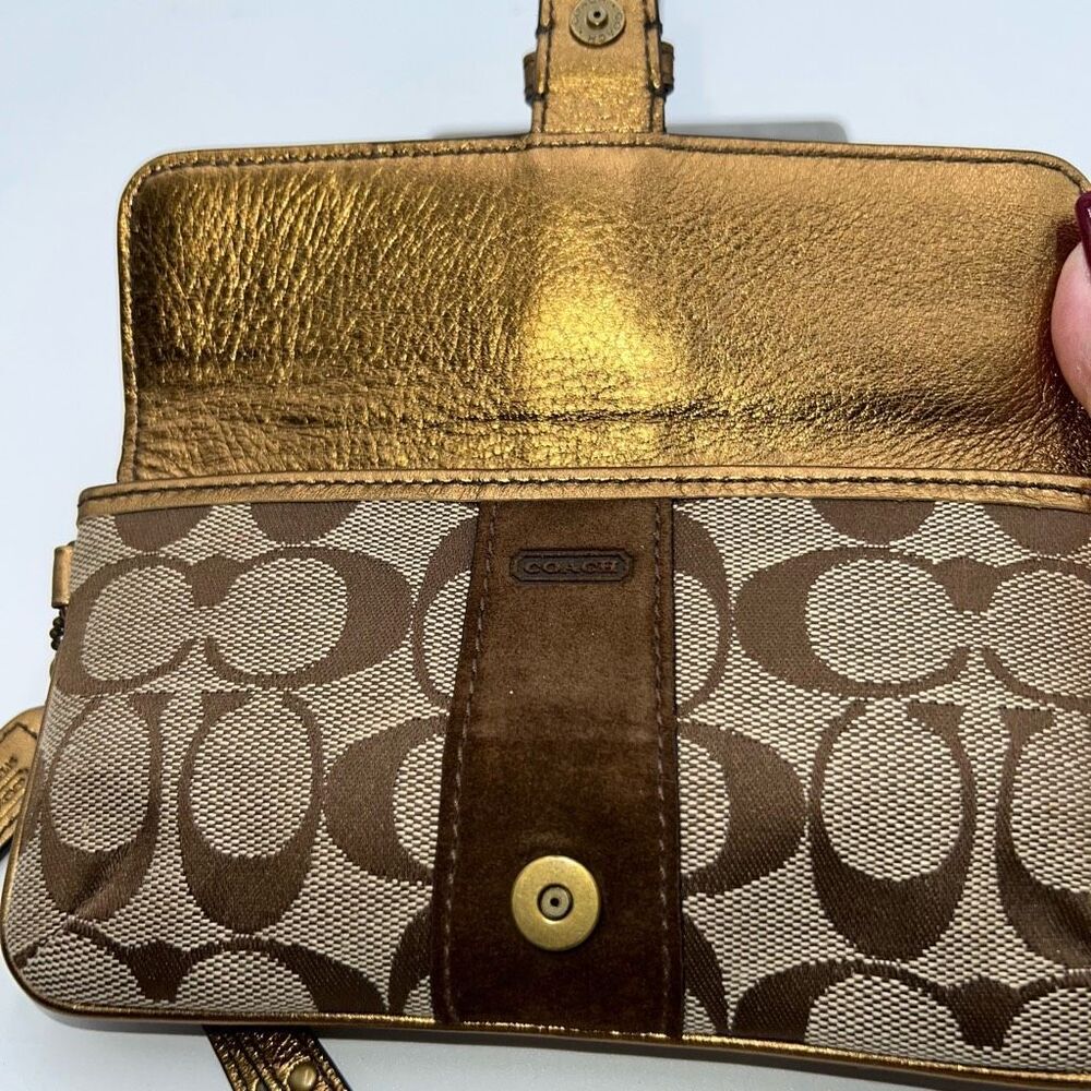 COACH‎ SPECIAL EDITION Fall 2004 Leather Signature Wristlet Bronze Buckle - Picture 9 of 12